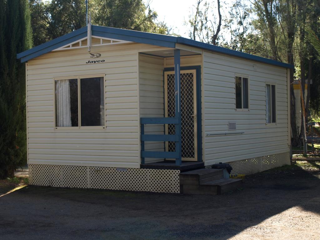 Cowra Holiday Park Bagian luar foto