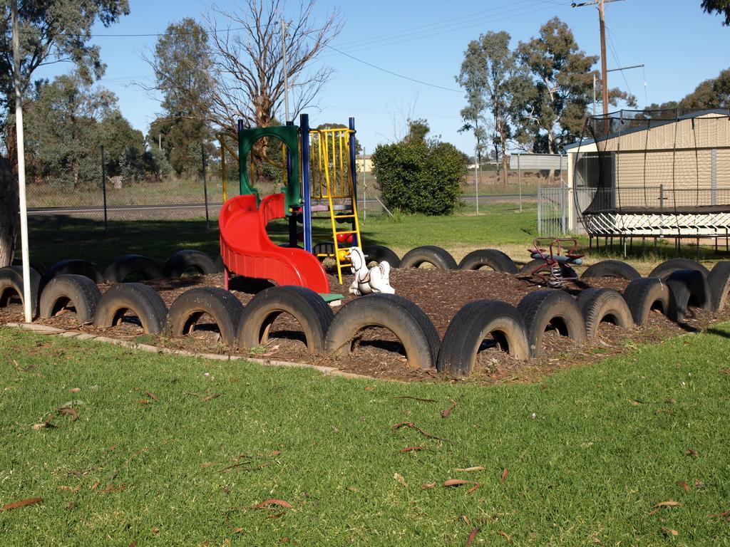 Cowra Holiday Park Bagian luar foto